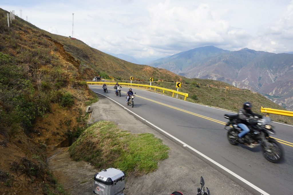 MotoQuest Colombia Riding